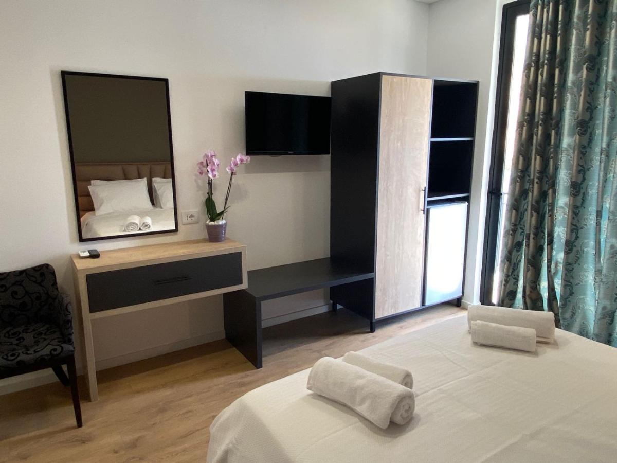 Augusto Rooms Sarandë 外观 照片